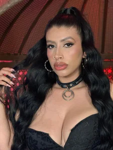 LeahLombardi_ Look my beauty Fotka