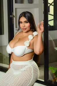 Kendall-Moll I'M LIVING A DREAM 🤍✨ Pic 2