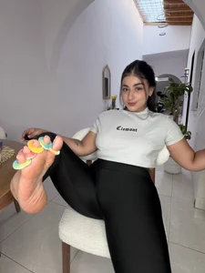 GabyRhodes Gummies? 😏  4. fénykép