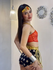 SaraWilliamss_ kullanıcısının Sexy wonder woman albümü -  2 fotoğraf