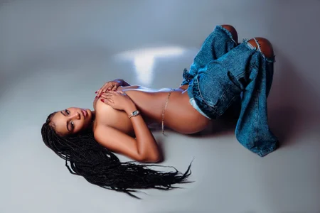 Sofia_Stanleyの“My Jeans… Your Imagination”の枚の写真