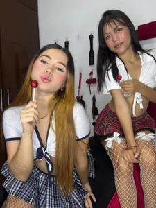 Hana_and_Lola Public slika 5
