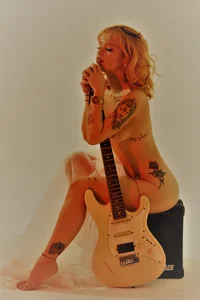 guitar sexy od LorenRosse  2 snímek