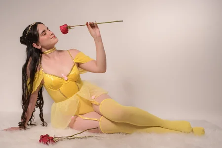 angelica_dymond Be my prince 💛🌹 Pic