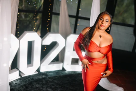 Happy new year!! 🥂💖 de MARA_THOMPSONN Foto 4