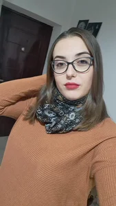 JulieAnnX: Public ( 2 фото)