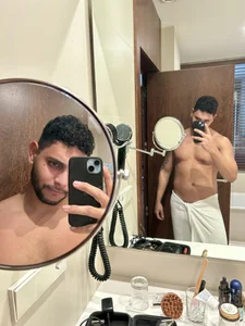 aron_taylor29's XXX Nude Photo 6