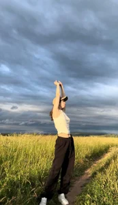Sara_BloservetyのHome yoga in the morningの 2枚の写真