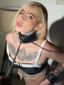 Command me pls 👠 de CarlaBrunni  photos