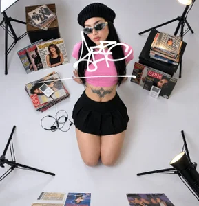 💗 A little pink, a little attitude, and a whole lot of trouble… 😈🎧✨ Can you handle my vibe? 💋 de Mia-Carter1  2 photos