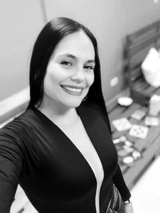 CharlotteCottin Happy start to the week, love ❤️😍 Immagine  4