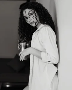 Isis-Blaze B/N vibes Bilde