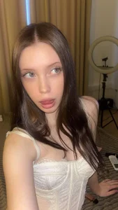 MelanieAllan Public  2টি ছবি