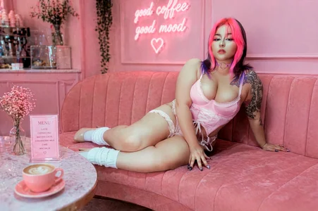 Iluromi ☕💋 Your pink fantasy starts here 🍓💕 Bilde