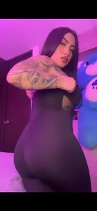 CloeeBeckam Im your curvy 🫣🤭 Foto 4