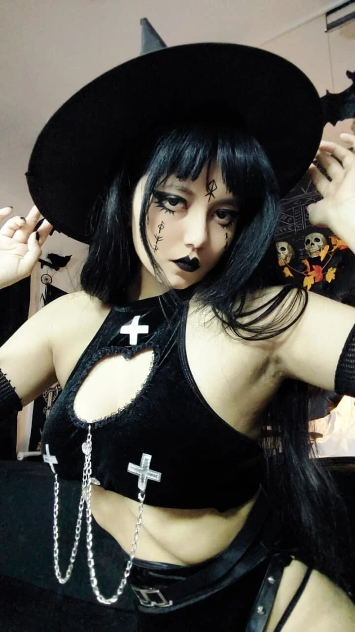 AlexHoe_ Halloween Costumes 2026  2টি ছবি
