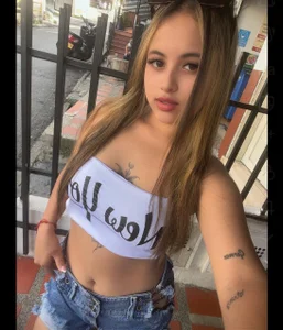 MayaLee_ Public Pic 3