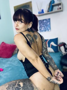 LolaRouse Public Pic 5