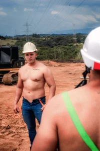 AndyandFran You would want to be with these builders close to home🥵 Hình