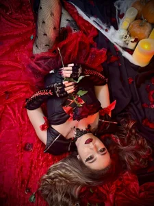 MyApril__ The Queen of the Night 🧛🏼‍♀️👑 - {count, plural, one {תמונה אחת} two {שתי תמונות} many {# תמונות} other {# תמונות}}