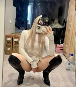 ChloeAlbayour sexy cat😈图片