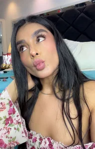 Holly_Brensonexx_ I want to be your favorite flower 🌺 Foto 2