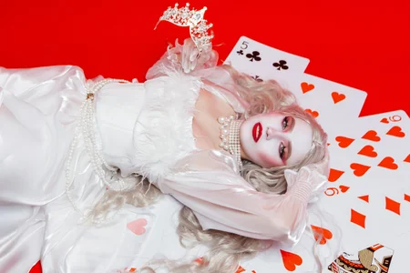 LiliLinn White Queen Pic 2