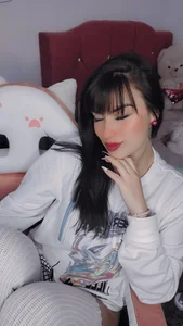 LucianaTomson A model 🤌✨️💜 Pic 6