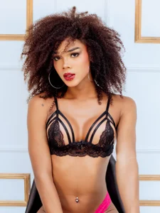 NaomiSteward: I'm exploiting my sensuality 🥵🔥 ( 6 фото)