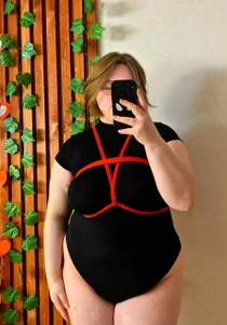 MaryFloree tie me closer Pic