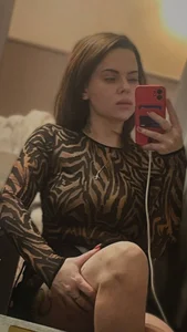 AmyPark_ Public Pic 2