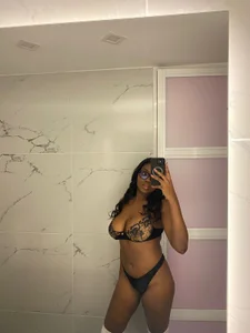 ParisSalvatore THE QUEEN Pic 3