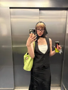 Only_April Public Pic 6