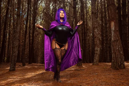 PittAndLunaa CODSPLAY RAVEN Pic 2