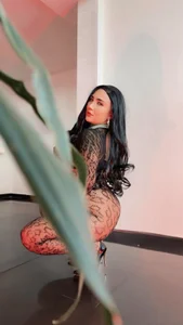 Evangeline_Taylorr Between shadows and skin I let you imagine what I don't show💎 Pic 3