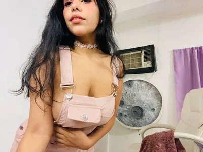 AllisonCatUwU Pinky Overall Foto 3