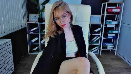 Zdjęcia katrin_james your secretary🔥:  2