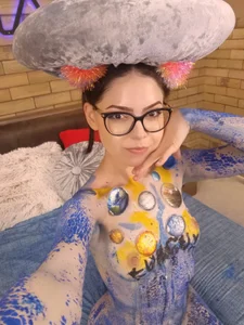 KaylaLewys After Alien Party Pic 3