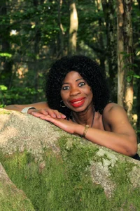 Samira_Lips In the forest Pic 7