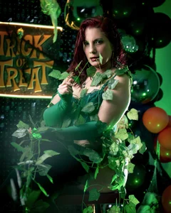 ada_mclaine kullanıcısının Poison ivy to seduce you ☘️ albümü -  2 fotoğraf