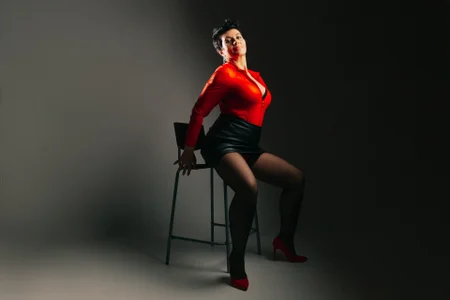 BustyPenellope Elegance Foto 6