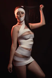 Cloee_Sky2のI've lost some of my bandages. Do you want to take the rest off me?の 4枚の写真