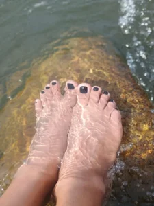 roxxy_whitewet and shiny feet💦图片