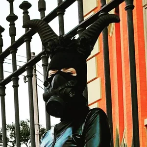 FeticheMacabre Sou a Deusa Macabre e adoro Dominar na rua! 😈🔥 Hình