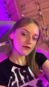 KiraMontoya cherry Foto 2