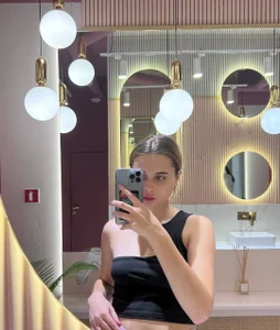 CharlotteKiss_ Public Foto 4