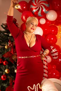 GianellaCox_ Happy new year 2024 🤩🤩🤩 Pic 2