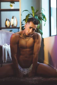 Donovan_Desmond SENSUAL DONOVAN Gambar