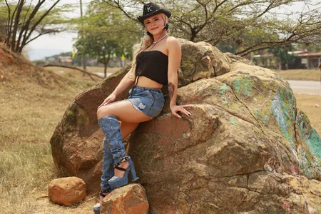 Shaina_Monroe: OUTDOORS ( 6 фото)