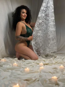 KylieJenkins Holy sin! 🕯🤍 Pic 2